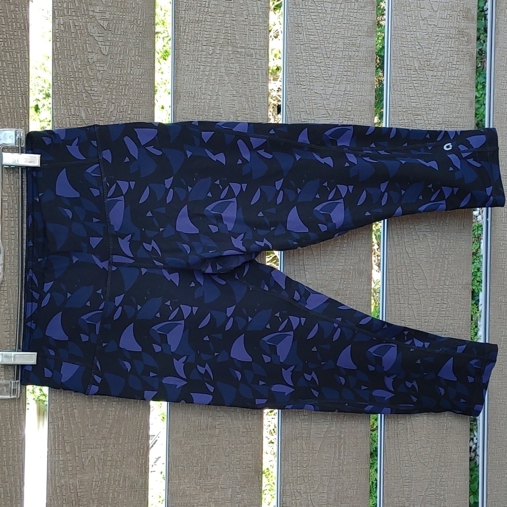 Hyba Women's‎ Activewear leggings size M Blue and black